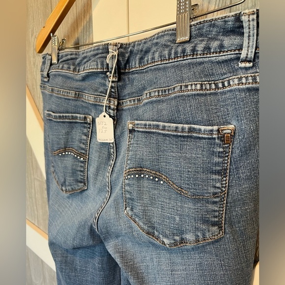 WJ2. LEE WOMEN’S CURVY FIT BOOTCUT JEAN 12 SHORT • Inseam 29 - Picture 4 of 5